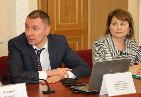 Заместитель директора регионального департамента социальной политики приняла участие в заседании постоянного комитета облдумы по вопросам социальной политики и здравоохранения